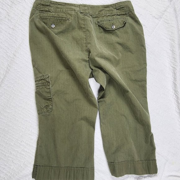 Size 14 Eddie Bauer 100% Cotton Vashon Fit Cargo Capri in Olive Green - Picture 5 of 13